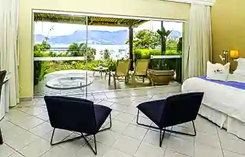 Apartamento Esmeralda com banheria com vista para o mar do Hotel Itapemar em Ilhabela 
